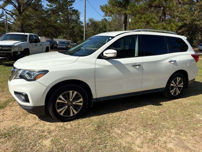 2017 Nissan Pathfinder Sport 4WD SUV (133,087 Miles)