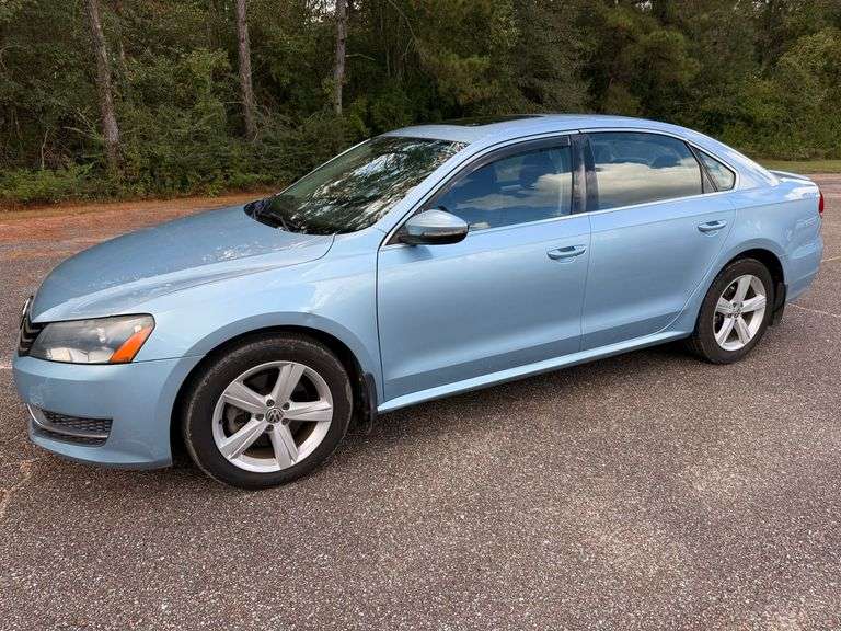 2012 Volkswagen Passat TDI SE 4 Door Diesel Sedan (125,301 Miles)