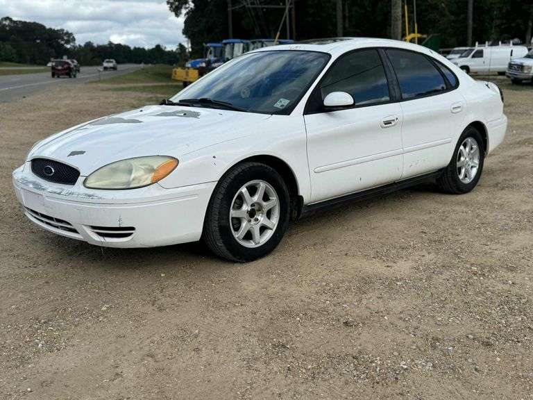 2006 Ford Taurus 4 Door Sedan (187,041 Miles)