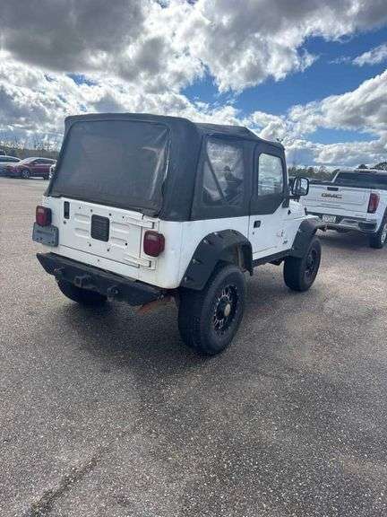 2003 Jeep Wrangler Sport 4WD 2D SUV