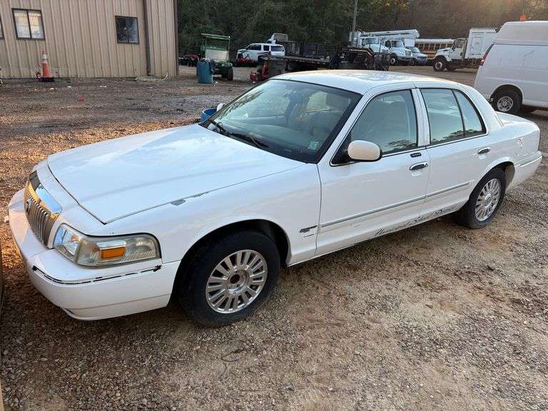 2006 Mercury Gran Marquis 4D Sedan