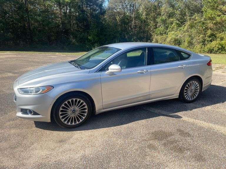 2014 Ford Fusion Titanium 4 Door Sedan (195,995 Miles)