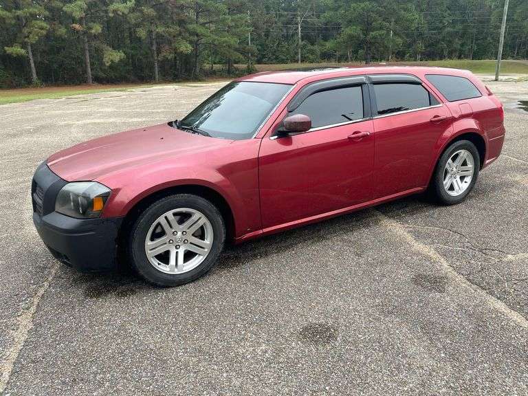 2007 Dodge Magnum 4 Door Hatchback (213,727 Miles)