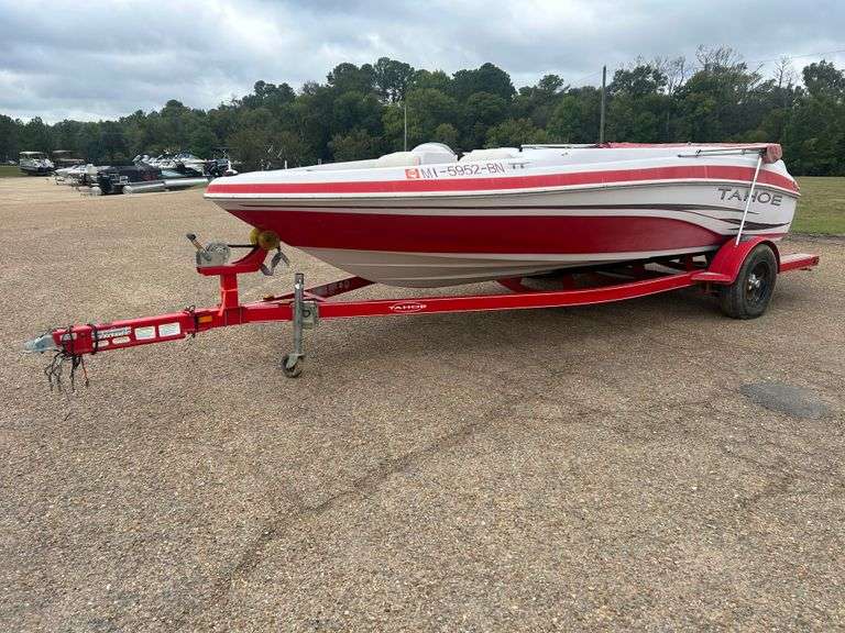 2008 Tahoe Q4 Boat w/Trailer