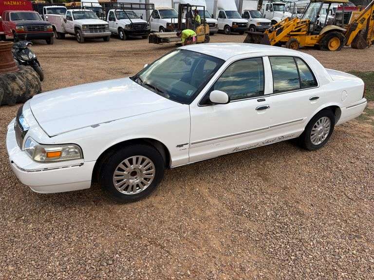 2006 Mercury Gran Marquis 4D Sedan