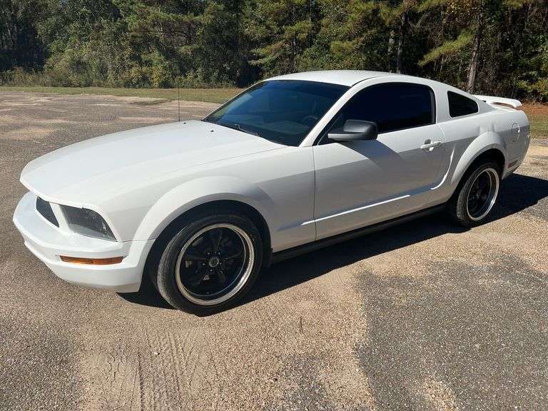 2005 Ford Mustang 2-Door Coupe (198,436 Miles)