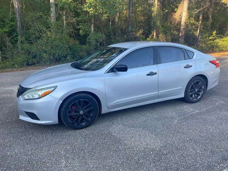 2016 Nissan Altima 4 Door Sedan (144, 684 Miles)
