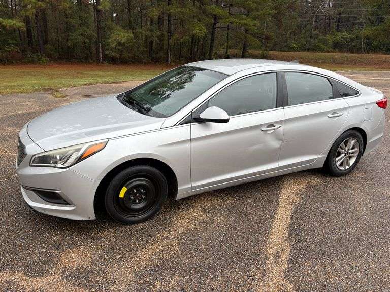 2016 Hyundai Sonata 4 Door Sedan (140,300 Miles)