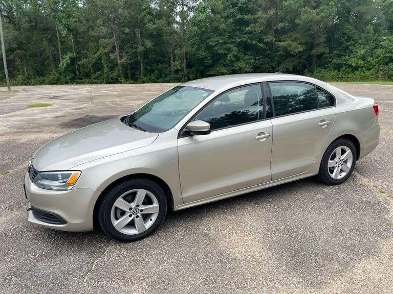 2012 Volkswagen Jetta 4 Door Diesel Sedan (101,324 Miles)