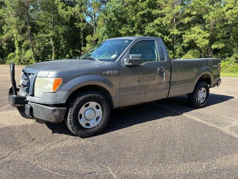2009 Ford F-150 4x4 Single Cab Pickup Truck (260,687 Miles)