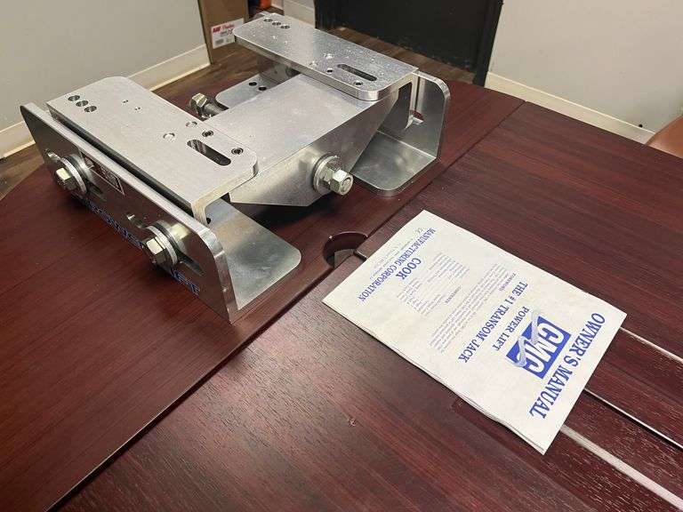 CMC ML-65 Power Lift Transom Jack