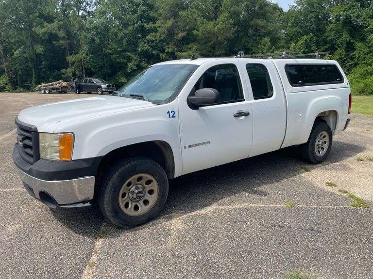 2007 GMC Sierra 1500 4 Door Extended Cab Pickup Truck (325,824 Miles)