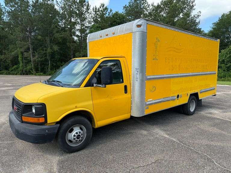 2011 GMC Savana 3500 18' Box Truck (535,400+ Miles)