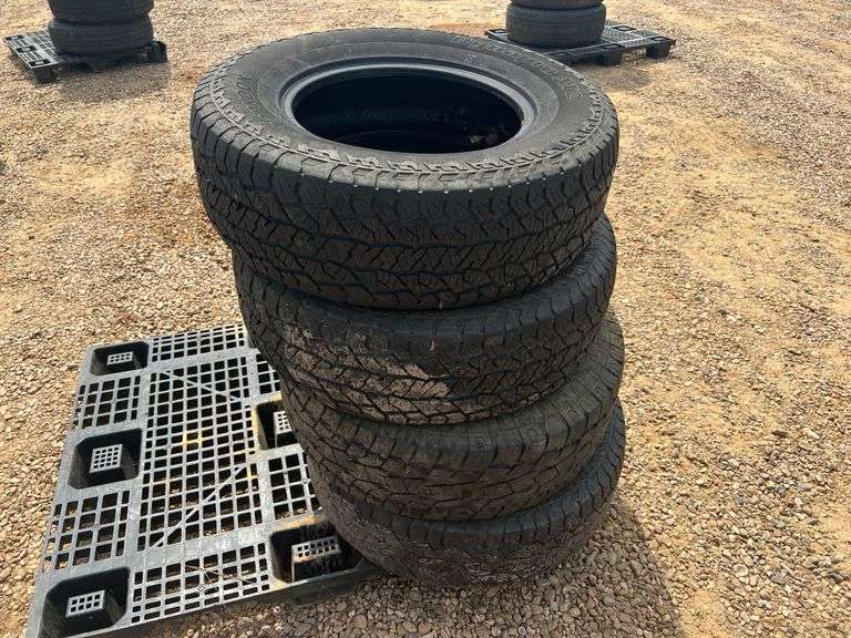 (4) Hankook Dynapro AT2 265/70 R17 Tires