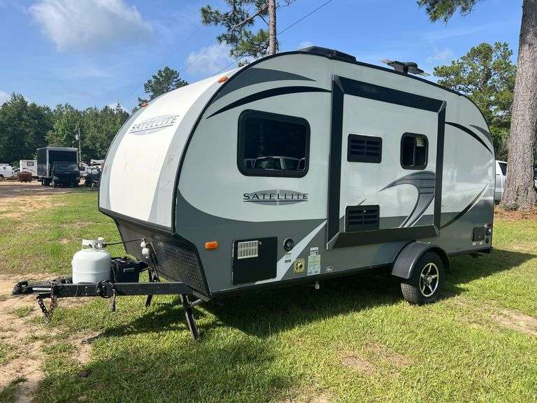 2017 Starcraft Satellite Travel Trailer