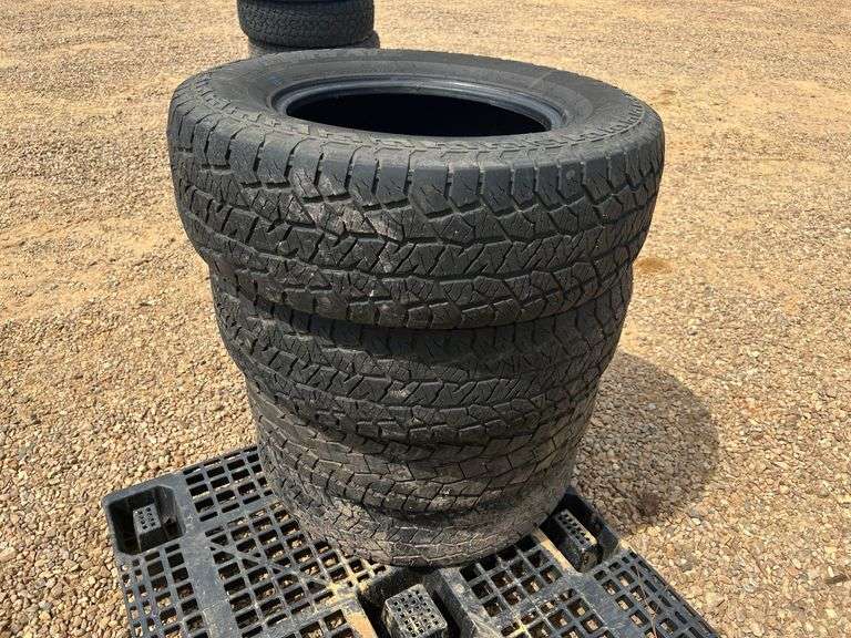 (4) Hankook Dynapro AT2 265/70 R17 Tires