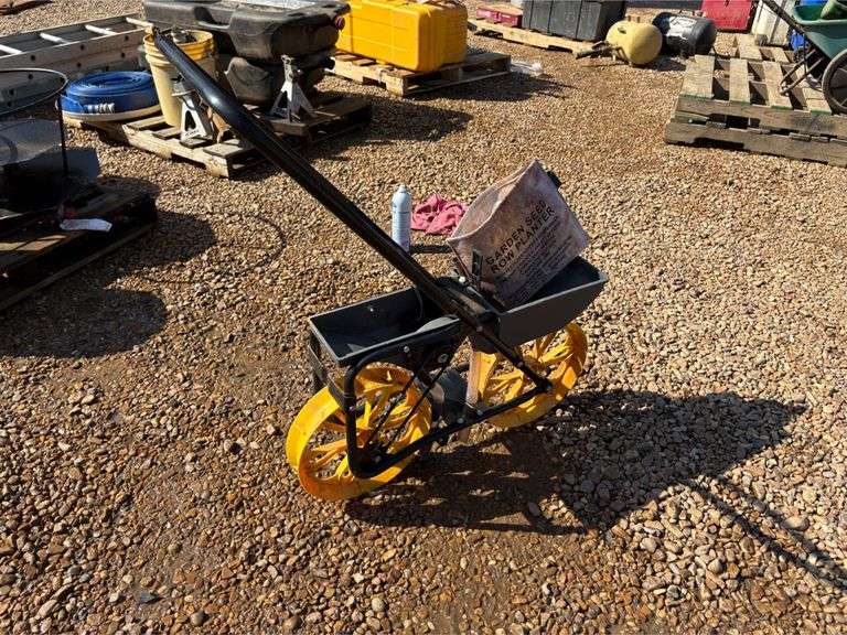 "Precision" Seeder/Spreader