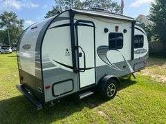 2017 Starcraft Satellite Travel Trailer