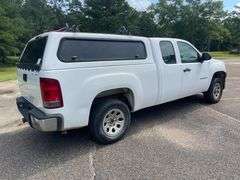 2007 GMC Sierra 1500 4 Door Extended Cab Pickup Truck (325,824 Miles)