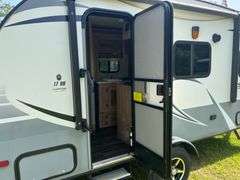 2017 Starcraft Satellite Travel Trailer
