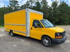 2011 GMC Savana 3500 18' Box Truck (535,400+ Miles)