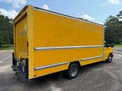 2011 GMC Savana 3500 18' Box Truck (535,400+ Miles)