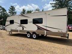 2006 Keystone Laredo 284BH Bumper Pull 28’ Travel Trailer