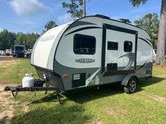 2017 Starcraft Satellite Travel Trailer