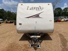 2006 Keystone Laredo 284BH Bumper Pull 28’ Travel Trailer