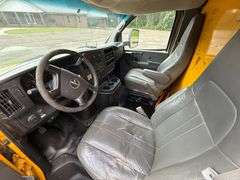 2011 GMC Savana 3500 18' Box Truck (535,400+ Miles)
