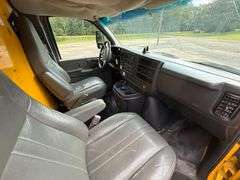 2011 GMC Savana 3500 18' Box Truck (535,400+ Miles)