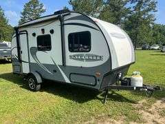 2017 Starcraft Satellite Travel Trailer