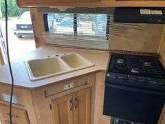2006 Keystone Laredo 284BH Bumper Pull 28’ Travel Trailer