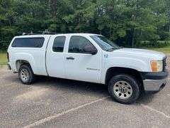 2007 GMC Sierra 1500 4 Door Extended Cab Pickup Truck (325,824 Miles)