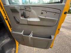 2011 GMC Savana 3500 18' Box Truck (535,400+ Miles)