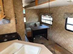 2006 Keystone Laredo 284BH Bumper Pull 28’ Travel Trailer