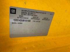 2011 GMC Savana 3500 18' Box Truck (535,400+ Miles)