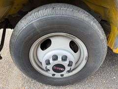 2011 GMC Savana 3500 18' Box Truck (535,400+ Miles)