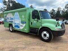 2005 International 4300 10 Bay Delivery Truck (366,180 Miles)