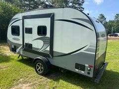 2017 Starcraft Satellite Travel Trailer
