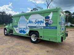 2005 International 4300 10 Bay Delivery Truck (366,180 Miles)