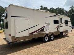 2006 Keystone Laredo 284BH Bumper Pull 28’ Travel Trailer