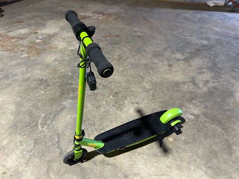 2024 Razor E90 Electric Kids Scooter
