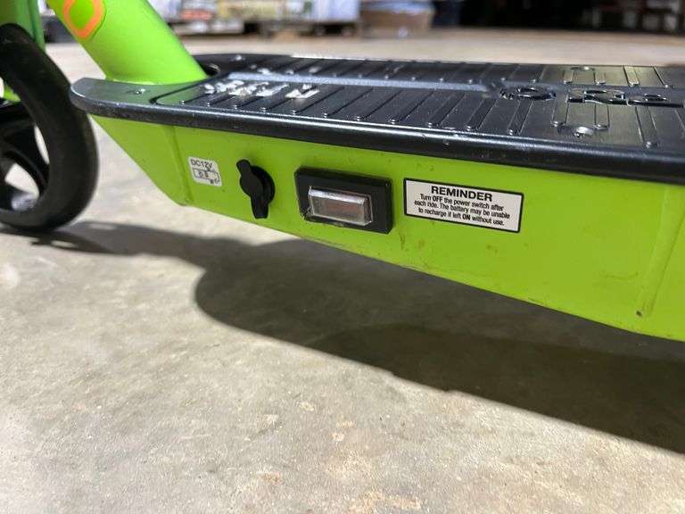 2024 Razor E90 Electric Kids Scooter