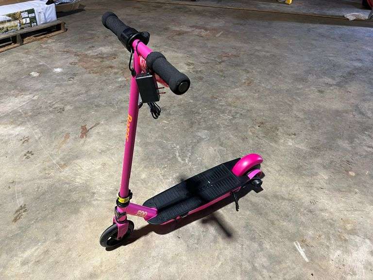 2024 Razor E90 Electric Kids Scooter