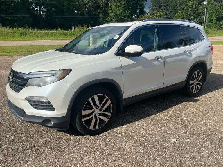 2018 Honda Pilot Touring 4 Door SUV (136,129 Miles)