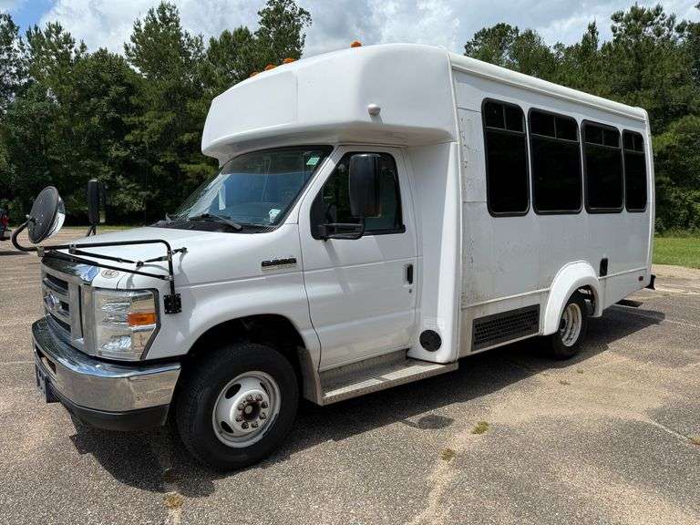 2018 Ford E350 SD Shuttle Bus (159,029 Miles)