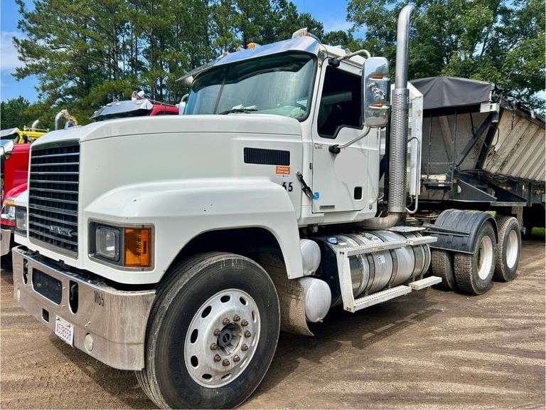 2019 Mack Pinnacle PI64T Gold Dog T/A Day Cab Truck Tractor