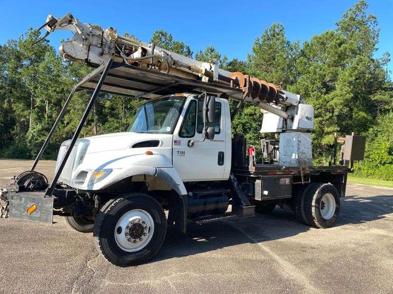 2007 International 7300 4x4 Digger Derrick Truck (39,457 Miles)