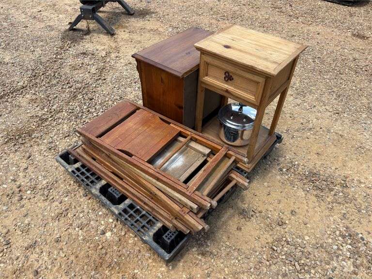 Pallet of Antique Home Decor